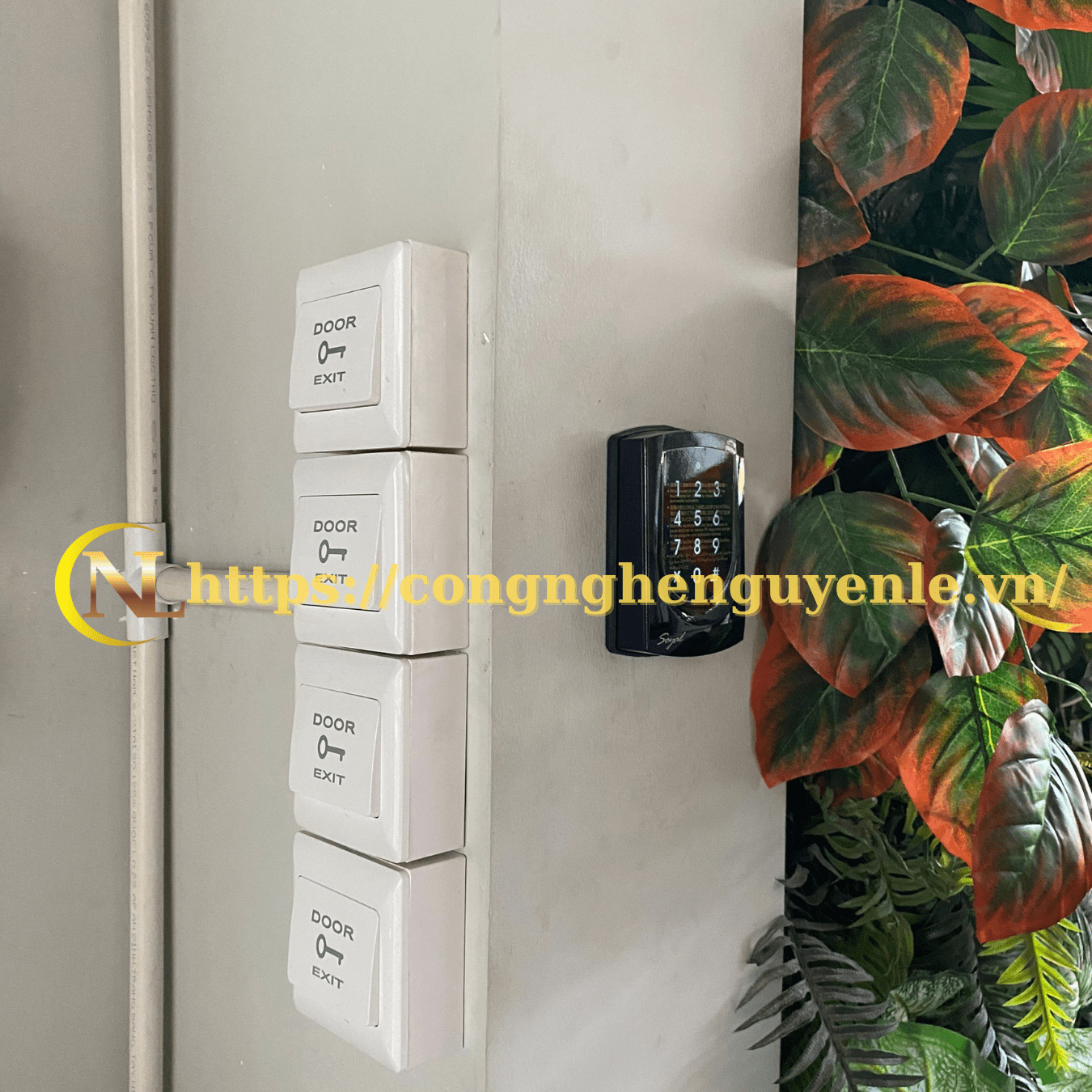 Nút nhấn exit cho kiểm soát ra vào